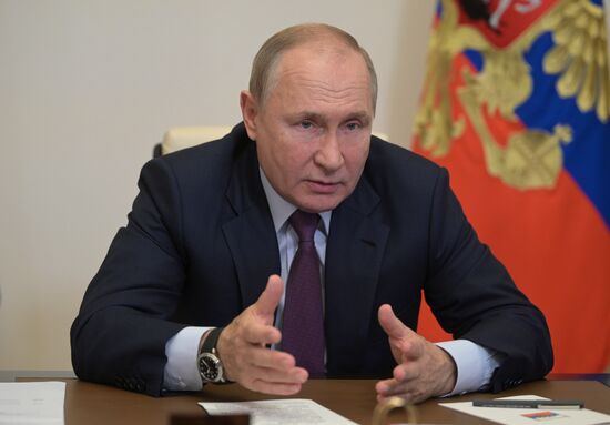 Президент РФ В. Путин встретился с лидерами предвыборного списка партии "Единая Россия"