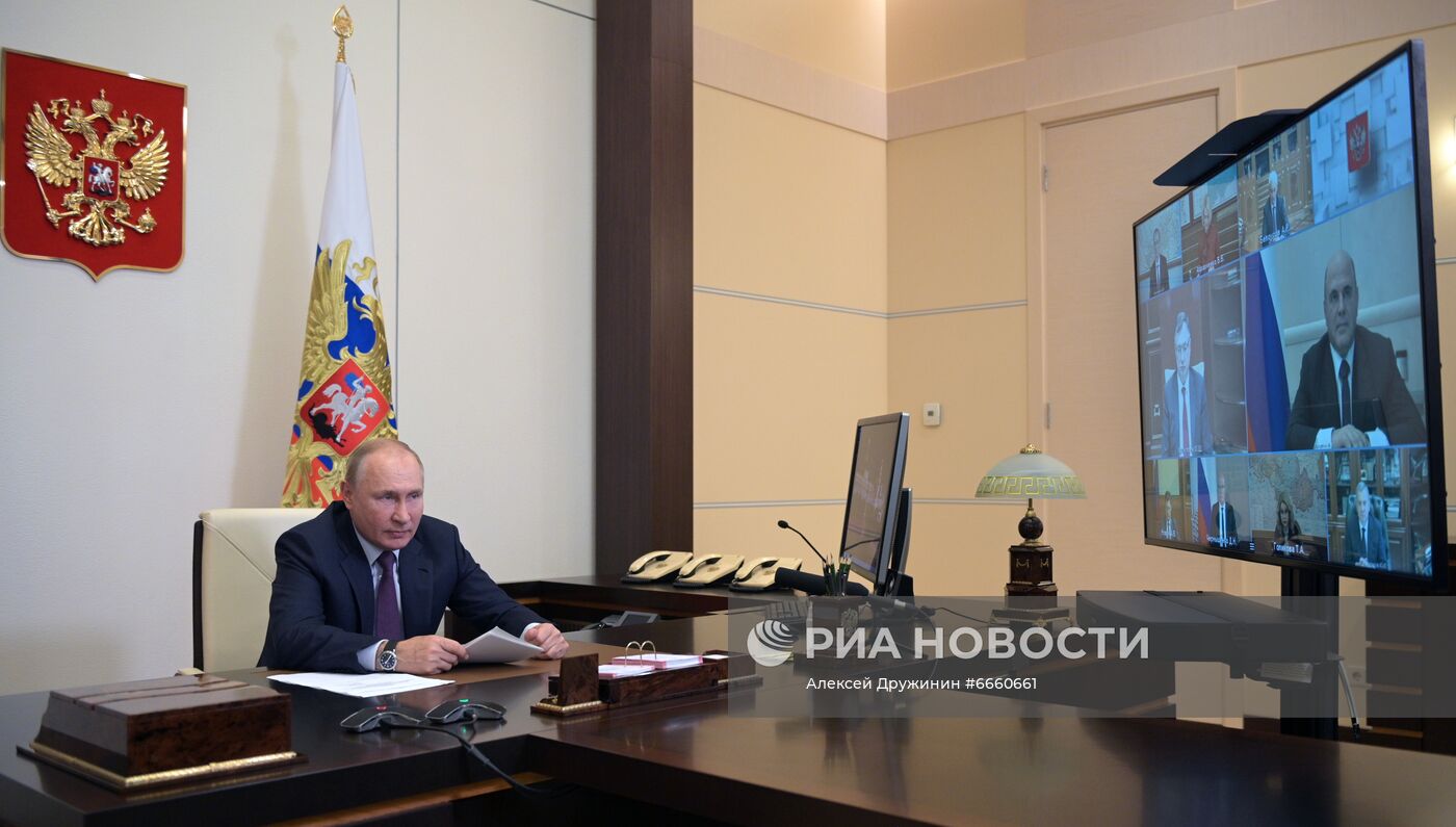 Президент РФ В. Путин встретился с председателем правительства РФ М. Мишустиным и вице-премьерами РФ