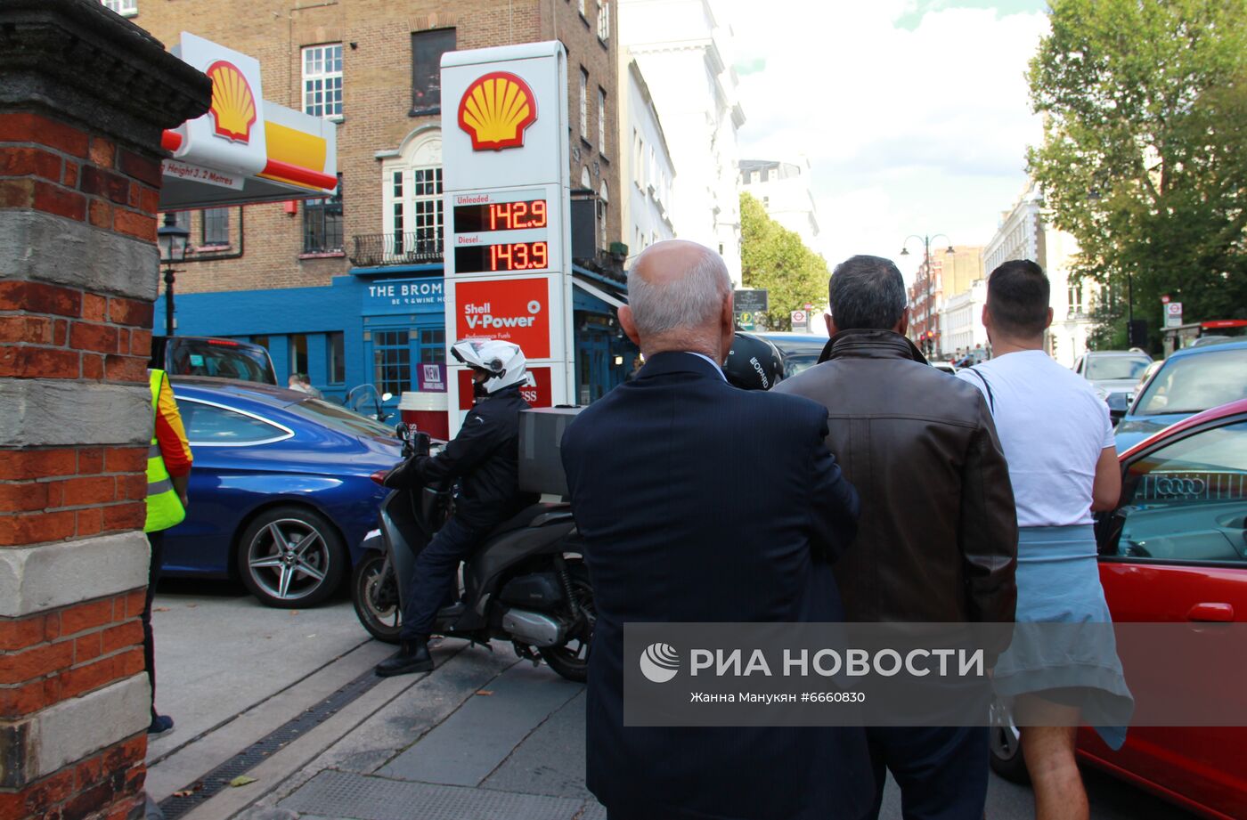 Перебои в поставках топлива на АЗС в Лондоне