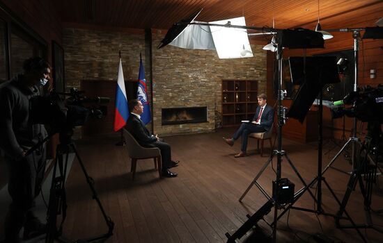 Зампред Совбеза РФ Д. Медведев дал интервью телеканалу RT