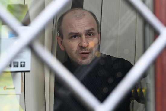 Сотрудники полиции пришли в приемную И. Мельникова с исками по голосованию