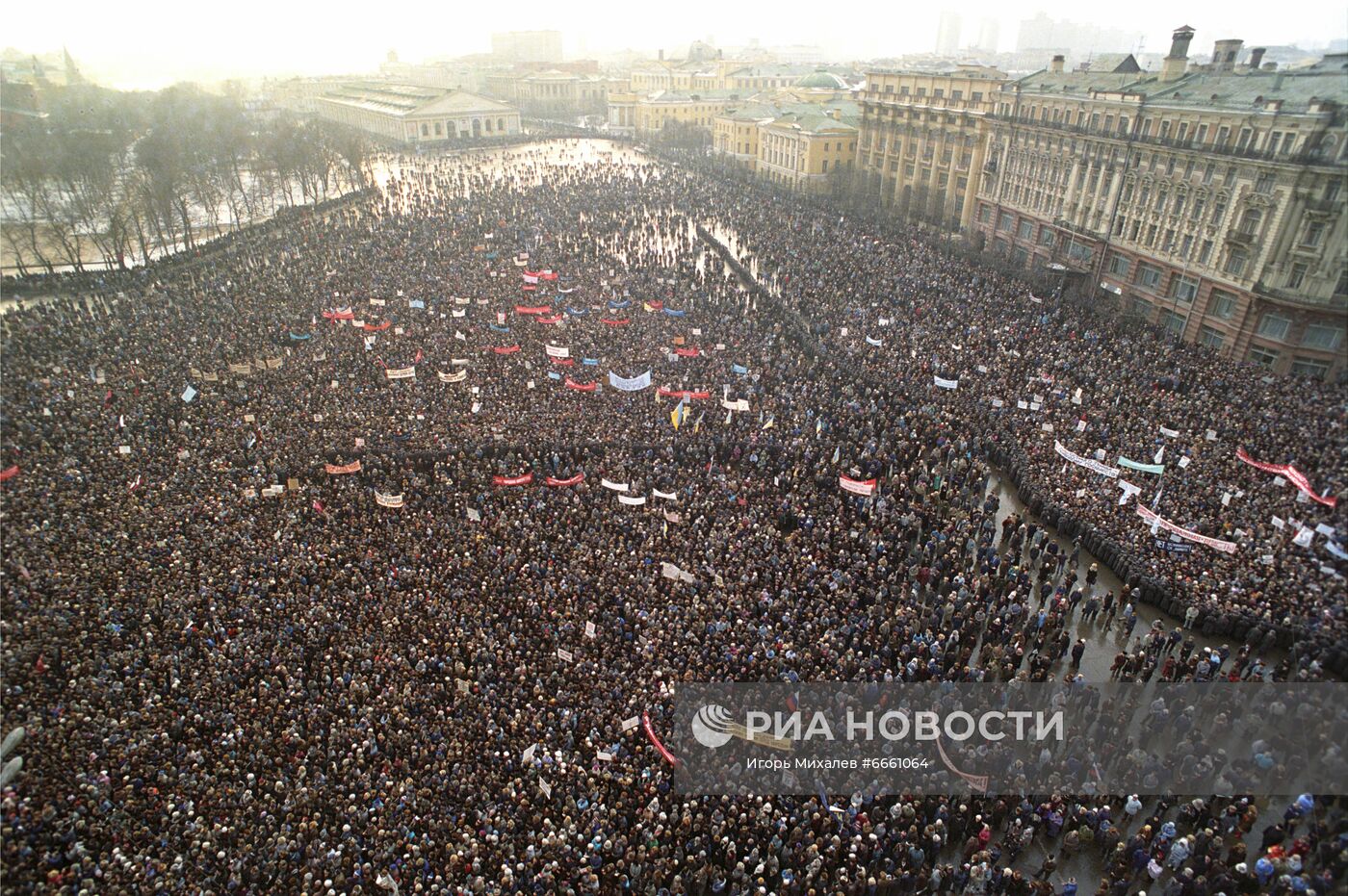 Демонстрация "за отмену руководящей роли КПСС" 1990 года