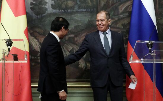 Встреча глав МИД РФ и Вьетнама С. Лаврова и Б. Шона