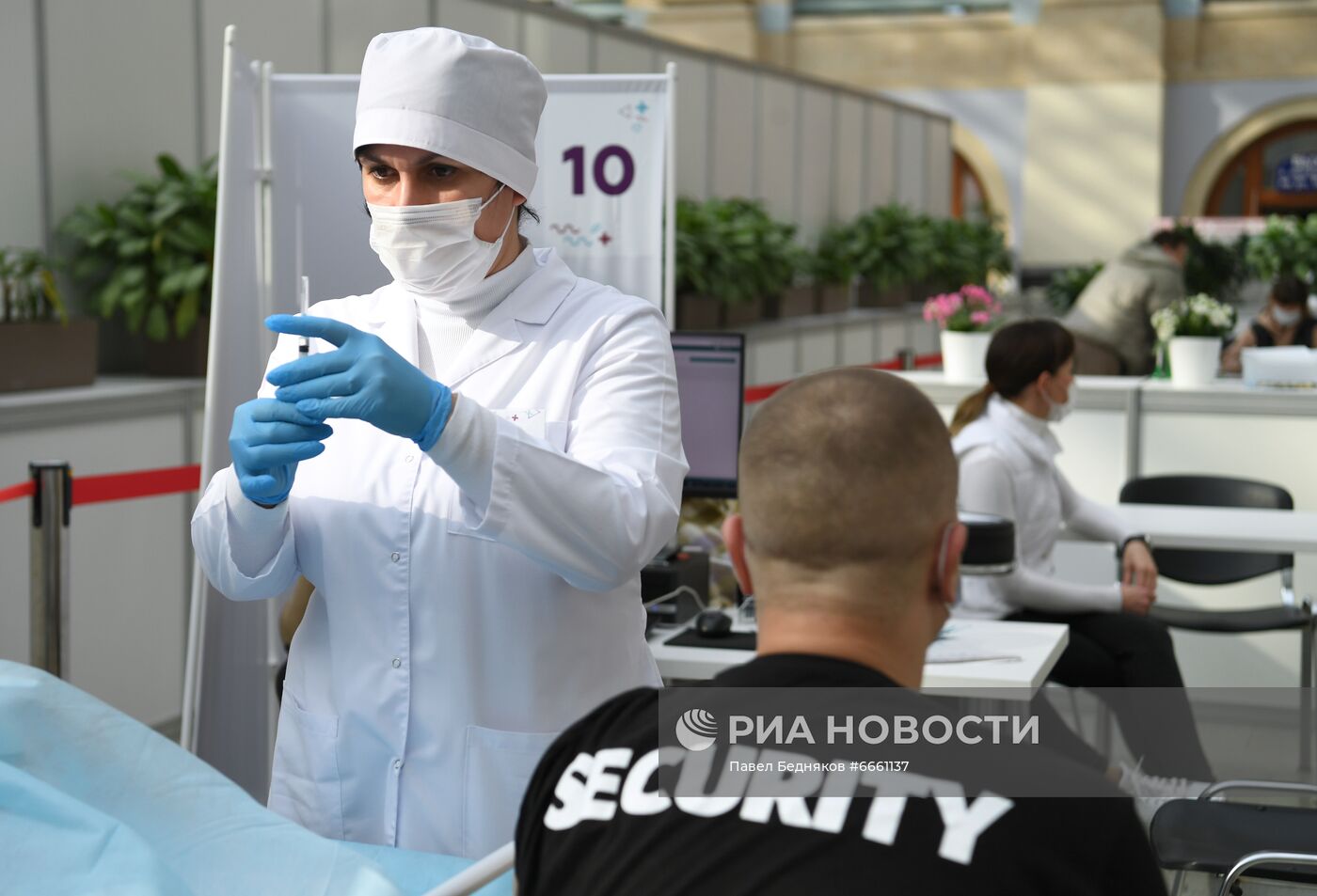 Вакцинация от COVID-19 в Москве