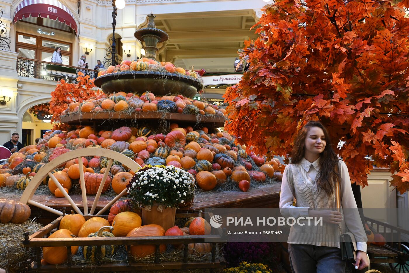 Осеннее украшение ГУМа