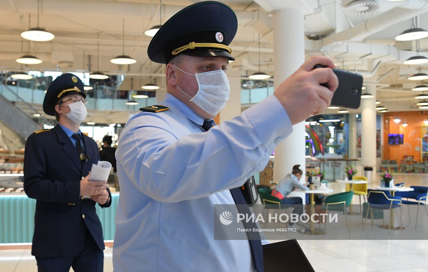 Рейд по соблюдению масочного режима в одном из торговых центров