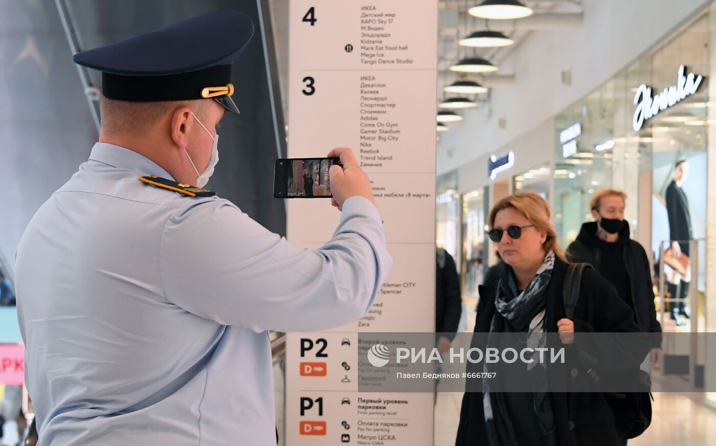 Рейд по соблюдению масочного режима в одном из торговых центров