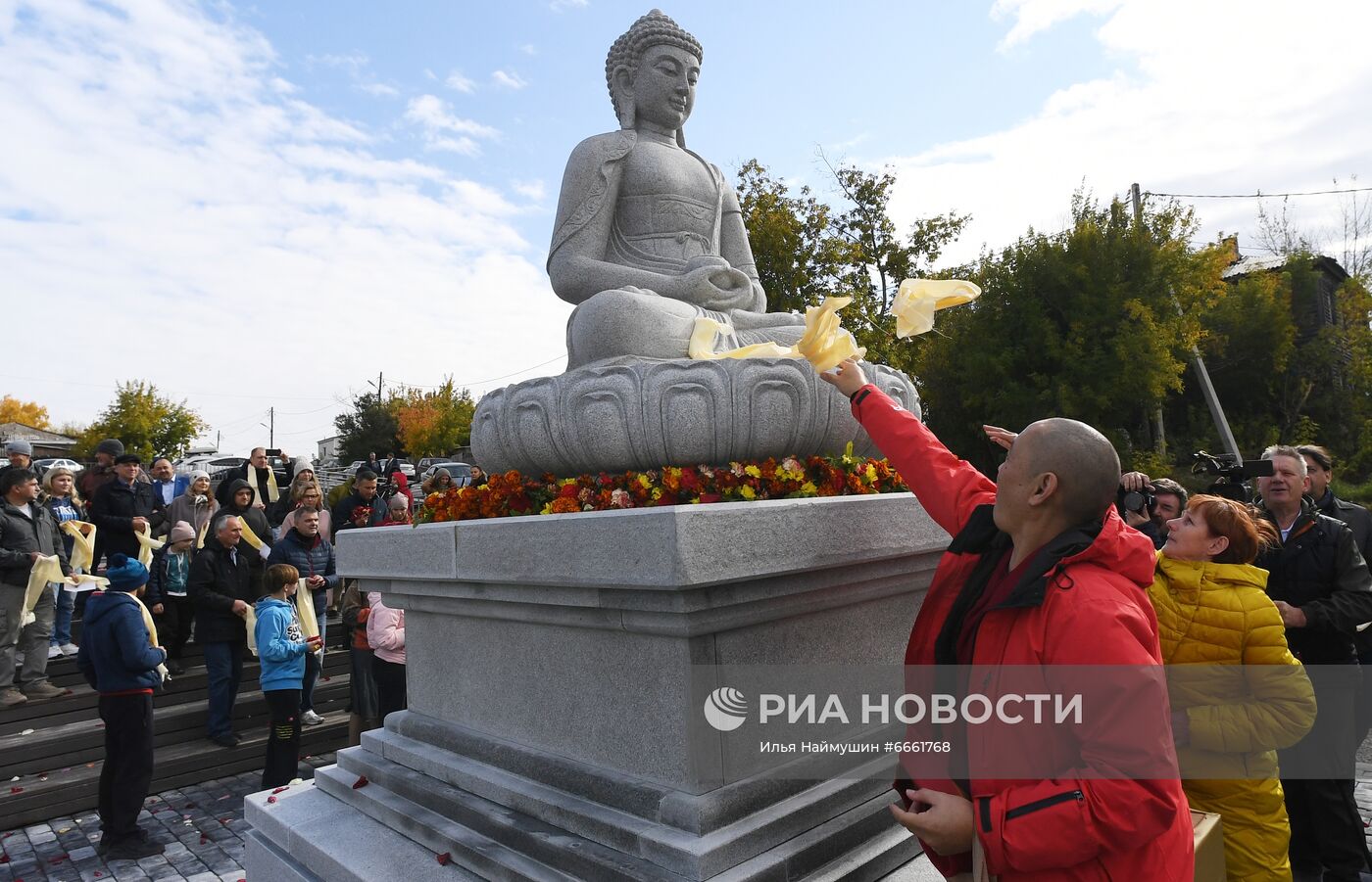 Открытие статуи Будды в Красноярском буддийском центре