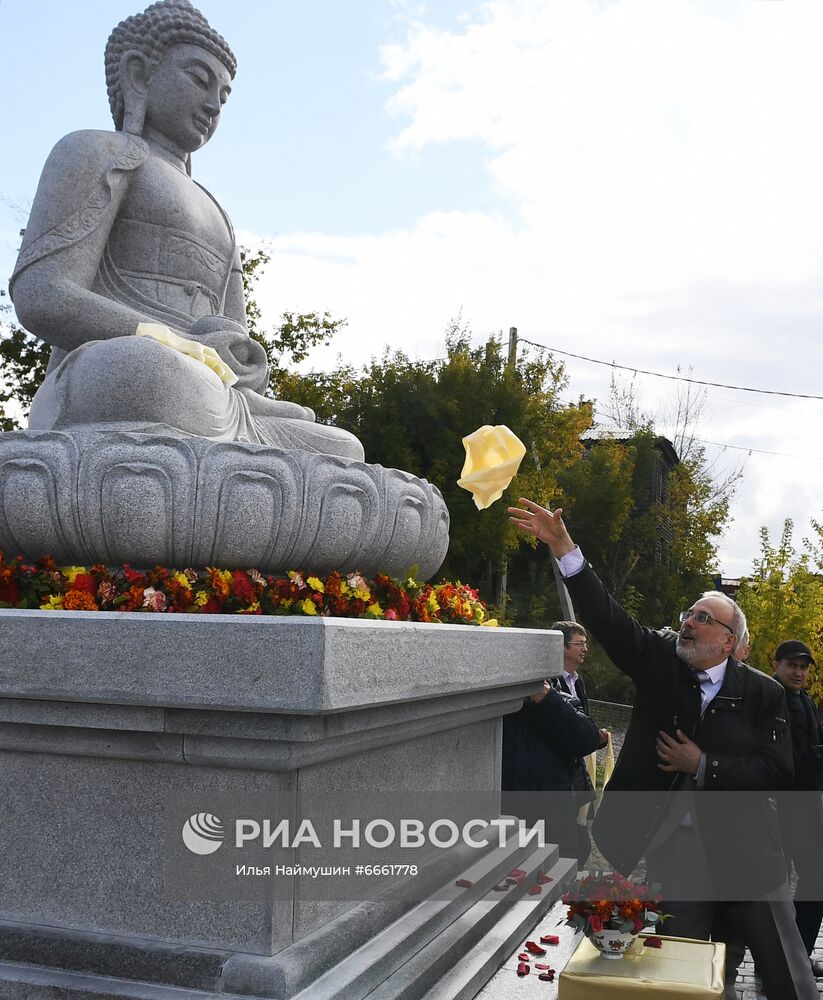 Открытие статуи Будды в Красноярском буддийском центре