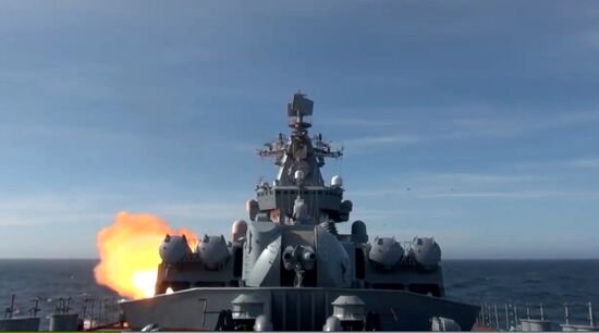 Российский флот провел стрельбы в Тихом океане