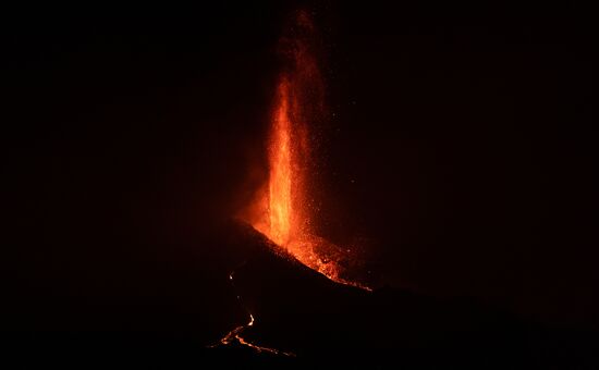 Извержение вулкана на острове Пальма