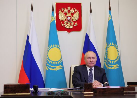 Президент РФ В. Путин по видеосвязи принял участие в форуме межрегионального сотрудничества России и Казахстана