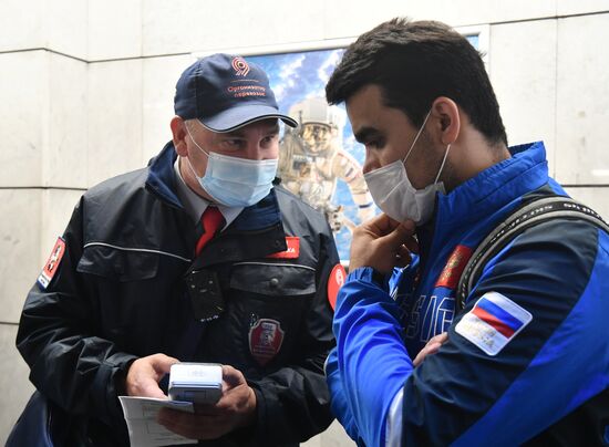 В московском транспорте усилили контроль за соблюдением масочного режима