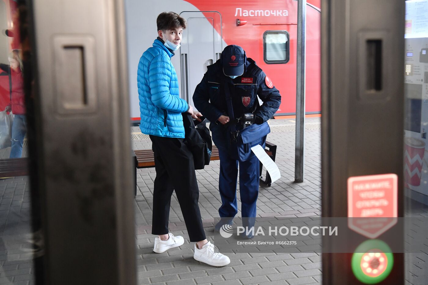 В московском транспорте усилили контроль за соблюдением масочного режима