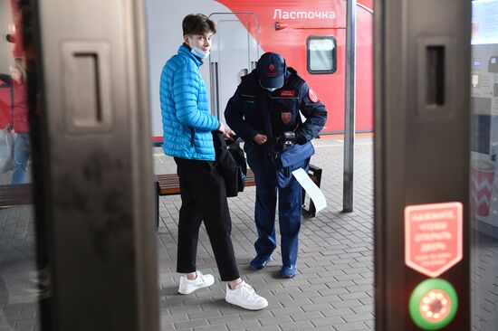 В московском транспорте усилили контроль за соблюдением масочного режима