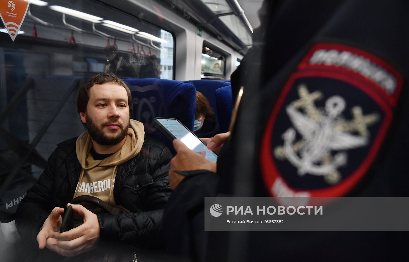В московском транспорте усилили контроль за соблюдением масочного режима