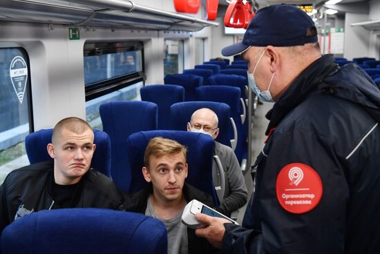 В московском транспорте усилили контроль за соблюдением масочного режима