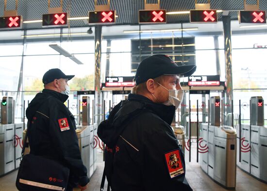 В московском транспорте усилили контроль за соблюдением масочного режима