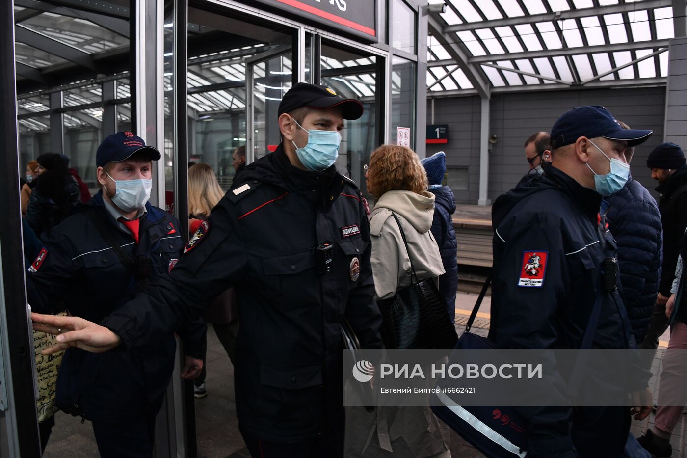 В московском транспорте усилили контроль за соблюдением масочного режима