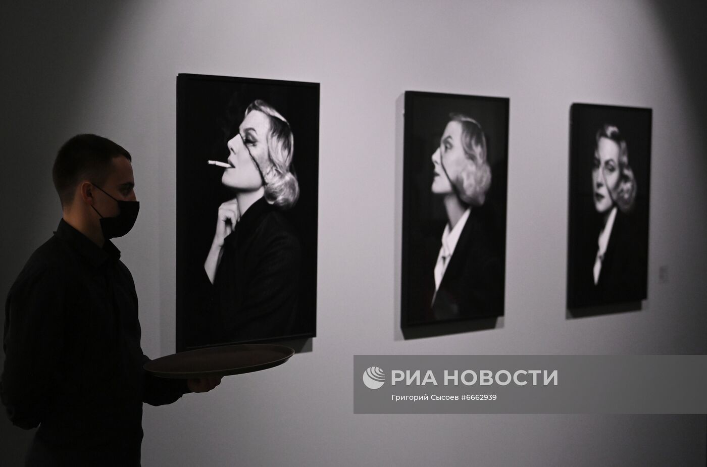 Вернисаж выставки "Северный ветер. Проект Ренаты Литвиновой и Гоши Рубчинского"