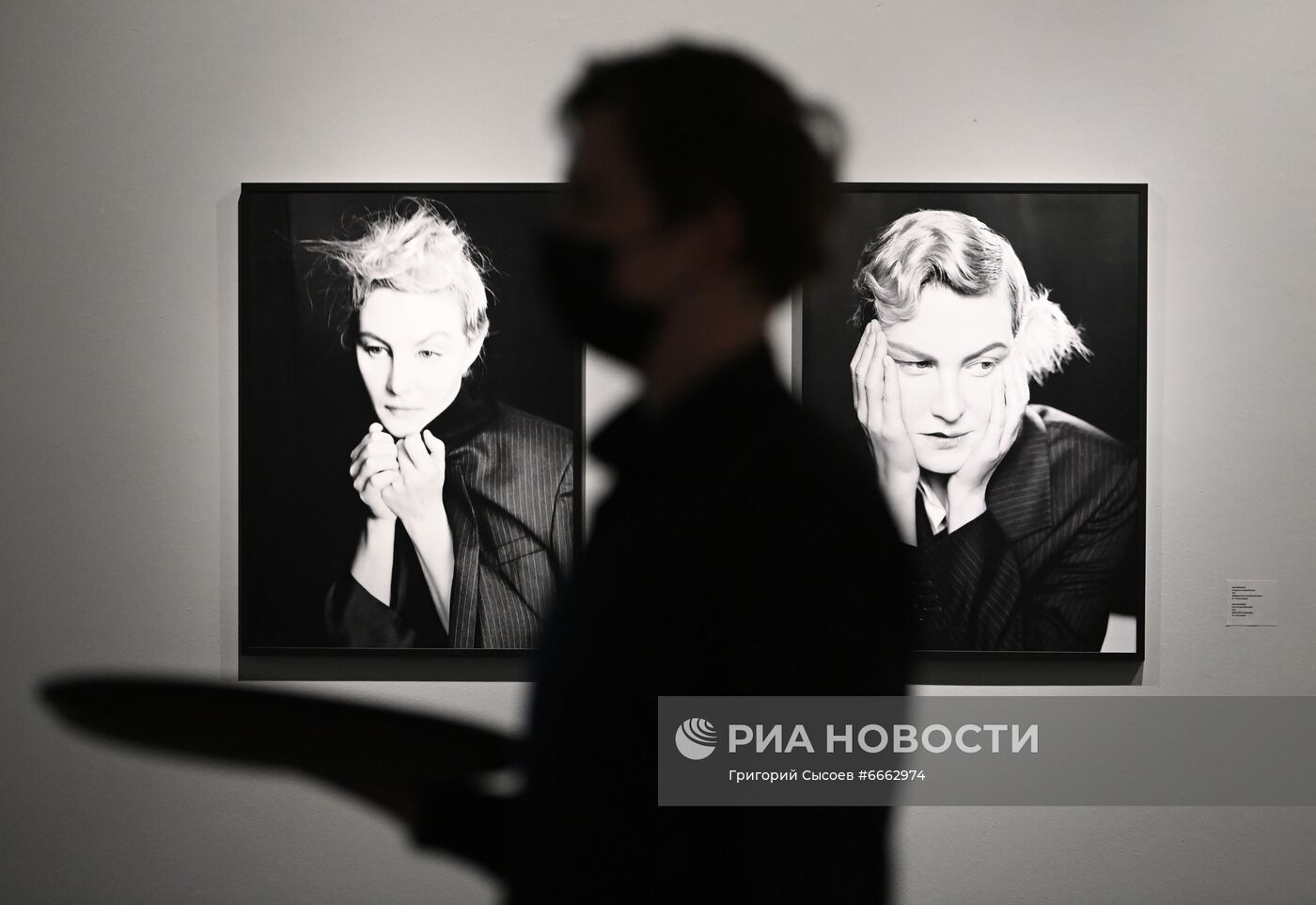 Вернисаж выставки "Северный ветер. Проект Ренаты Литвиновой и Гоши Рубчинского"