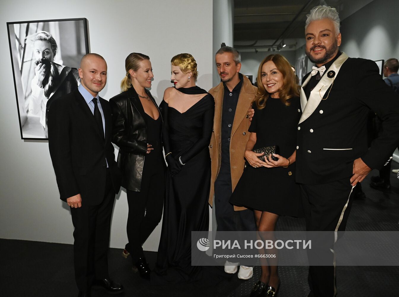 Вернисаж выставки "Северный ветер. Проект Ренаты Литвиновой и Гоши Рубчинского"