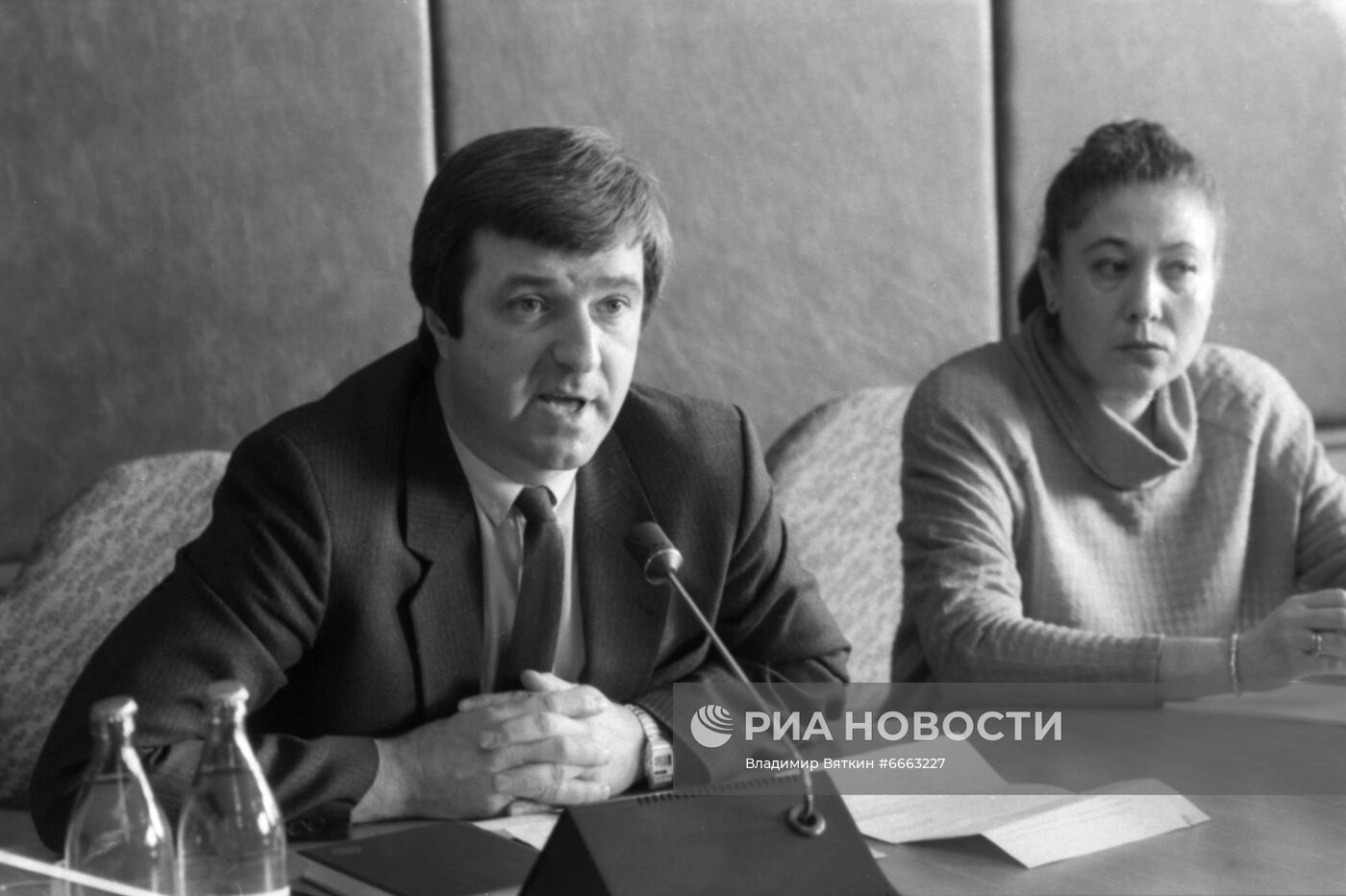 Круглый стол в АПН