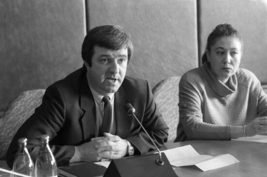 Круглый стол в АПН