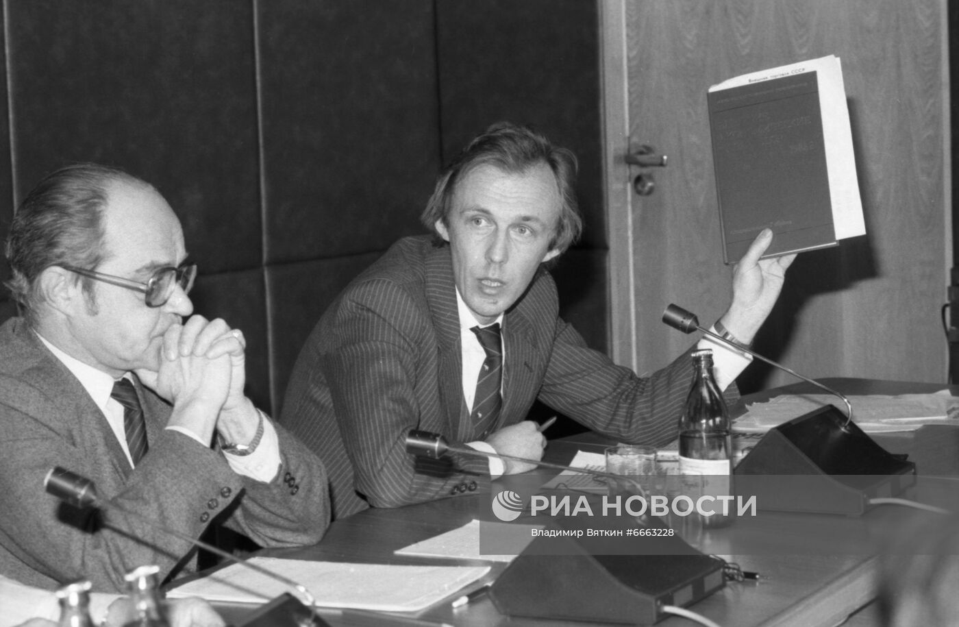 Круглый стол в АПН