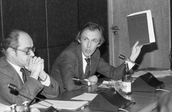 Круглый стол в АПН