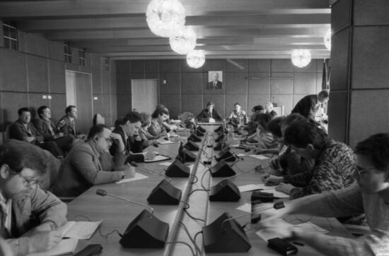 Круглый стол в АПН