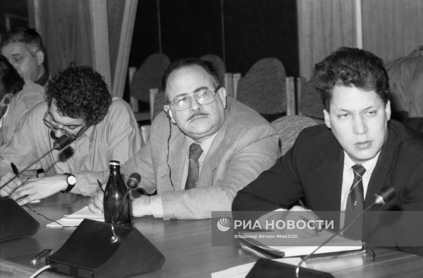 Круглый стол в АПН