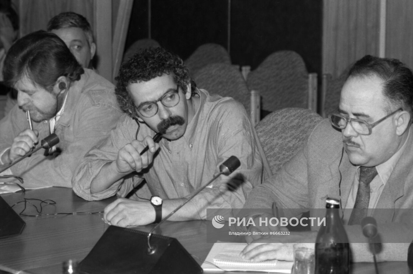 Круглый стол в АПН