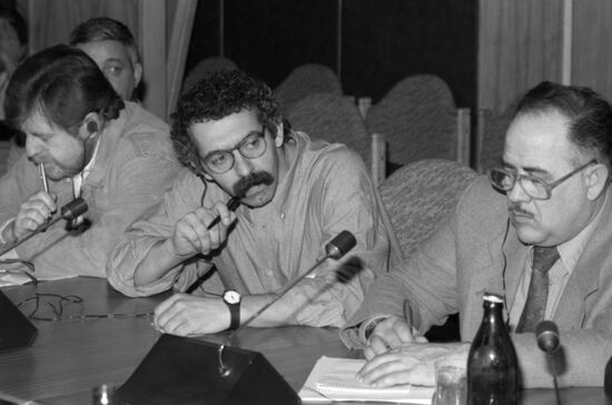 Круглый стол в АПН