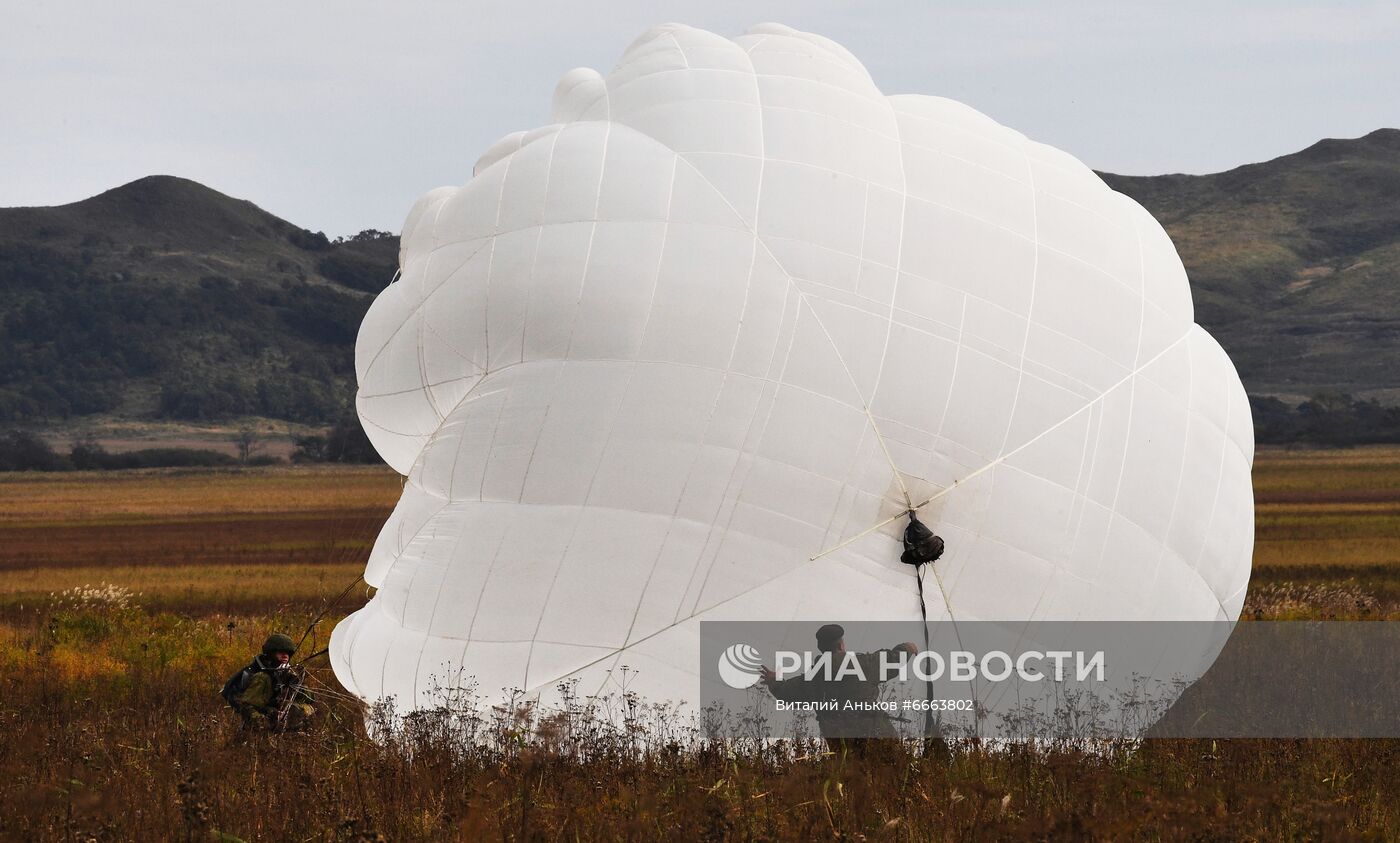 Тренировка морской пехоты Тихоокеанского флота по высадке воздушного десанта в Приморье
