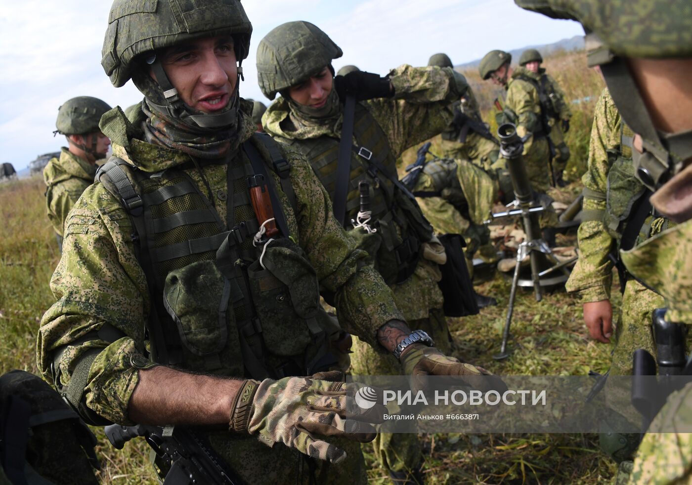 Тренировка морской пехоты Тихоокеанского флота по высадке воздушного десанта в Приморье