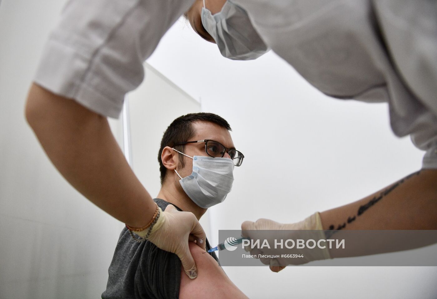 Обязательную вакцинацию для ряда категорий граждан вводят в Свердловской области и Екатеринбурге