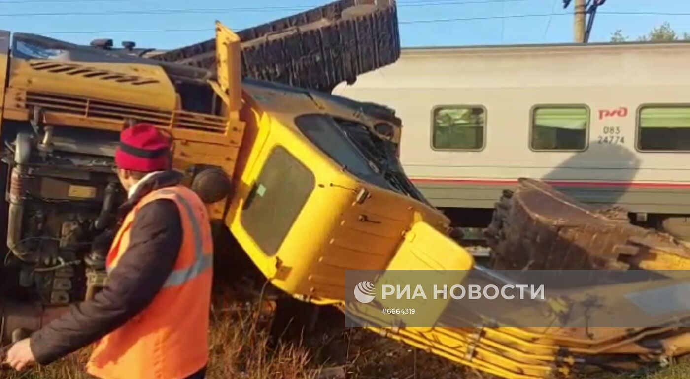 Поезд столкнулся с грузовиком на переезде в Лунинском районе Пензенской  области | РИА Новости Медиабанк