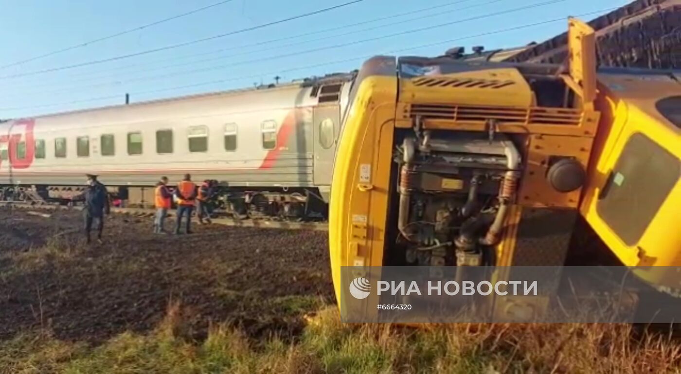 Поезд столкнулся с грузовиком на переезде в Лунинском районе Пензенской области