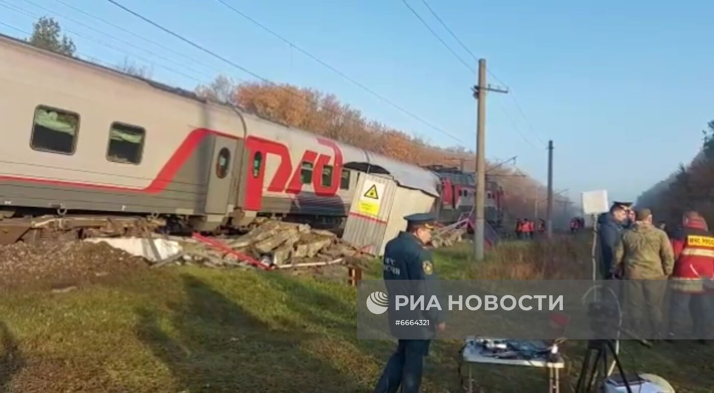 Поезд столкнулся с грузовиком на переезде в Лунинском районе Пензенской области