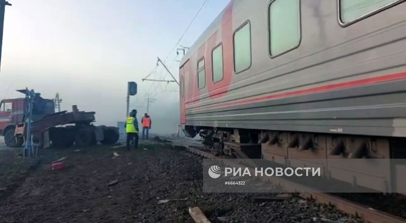 Поезд столкнулся с грузовиком на переезде в Лунинском районе Пензенской области