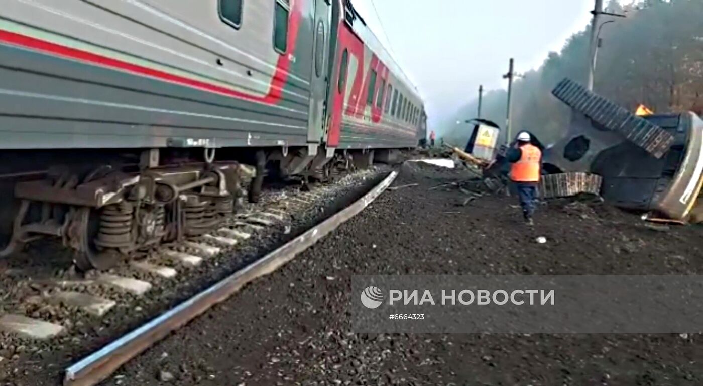 Поезд столкнулся с грузовиком на переезде в Лунинском районе Пензенской области