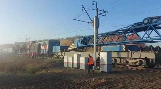 Поезд столкнулся с грузовиком на переезде в Лунинском районе Пензенской области