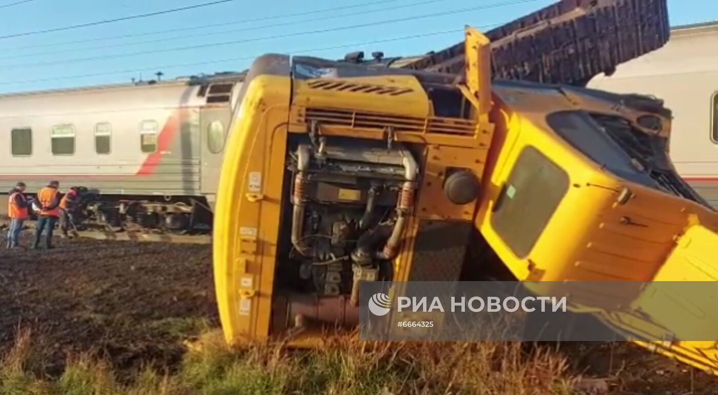 Поезд столкнулся с грузовиком на переезде в Лунинском районе Пензенской области