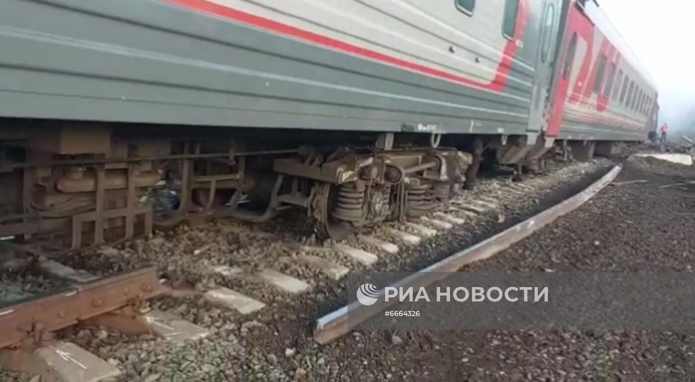 Поезд столкнулся с грузовиком на переезде в Лунинском районе Пензенской области