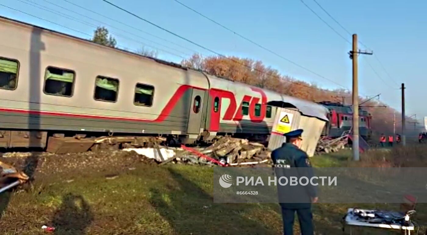 Поезд столкнулся с грузовиком на переезде в Лунинском районе Пензенской области