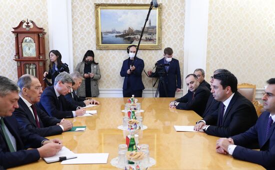 Встреча главы МИД РФ С. Лаврова и председателя Национального собрания Армении А. Симоняна