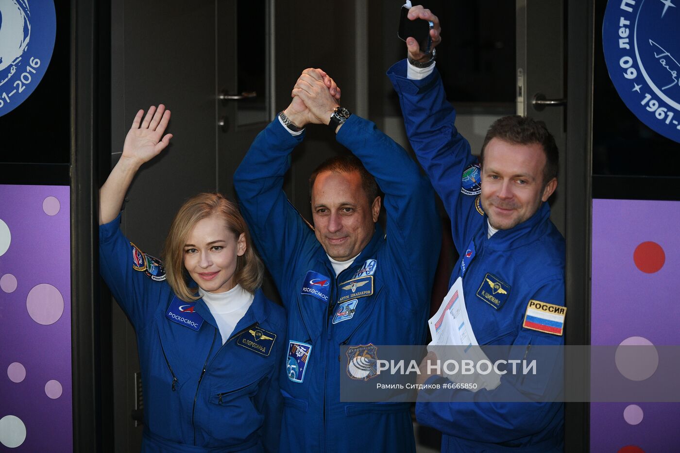 Подготовка к старту ТПК "Союз МС-19" со съемочной группой фильма "Вызов"