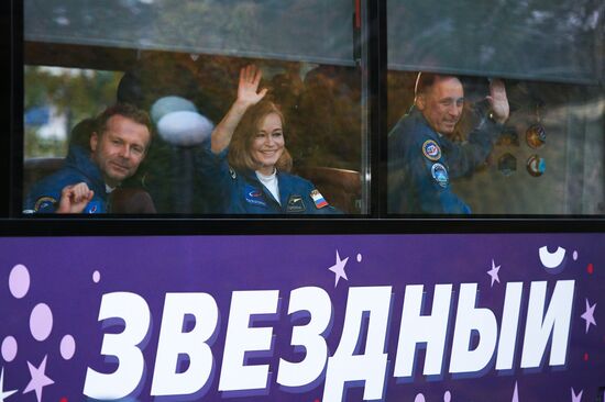 Подготовка к старту ТПК "Союз МС-19" со съемочной группой фильма "Вызов"