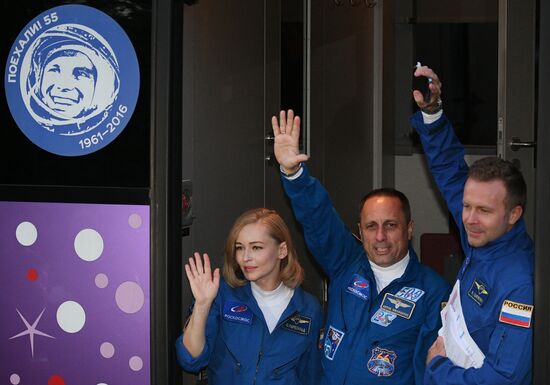 Подготовка к старту ТПК "Союз МС-19" со съемочной группой фильма "Вызов"